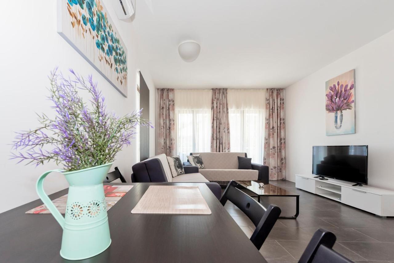 Lozna Residence 포스티라 외부 사진